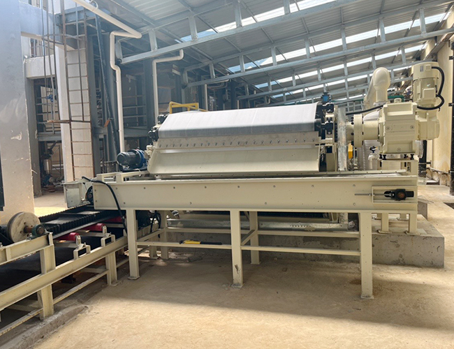 橡膠帶式真空過濾機(jī) 橡膠帶式真空過濾機(jī)